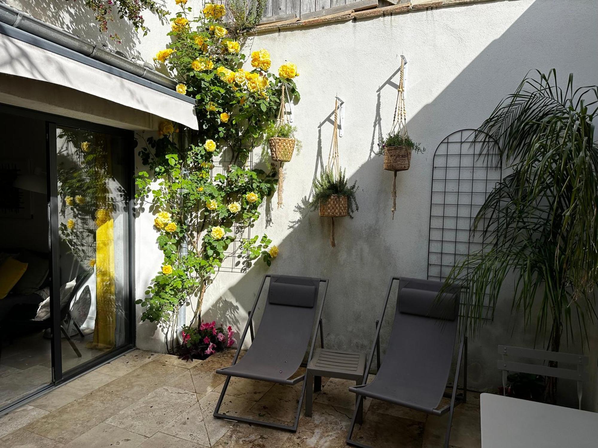Appartements 3 étoiles terrasse ou patio intra-muros Aigues-Mortes Exterior foto